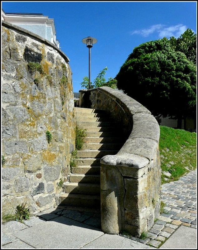 Eine schne alte Treppe fhrt in Passau von der Innpromenade hinauf in die Altstadt. 16.09.2010 (Jeanny)