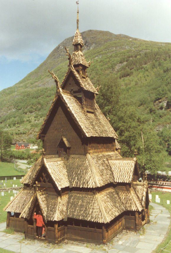 Eine Stabkirche bei Borgund / Norwegen im juni 1994 (scan vom Bild).
