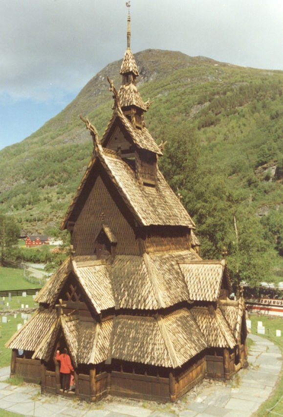 Eine Stabkirche bei Borgund / Norwegen im juni 1994 (scan vom Bild).
