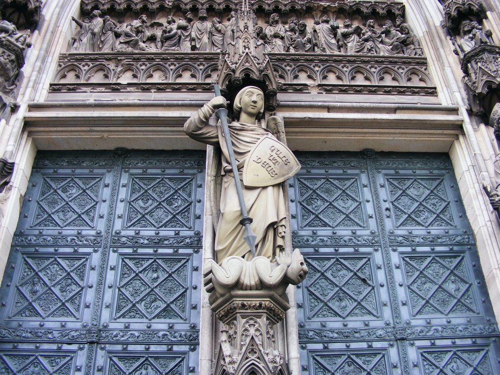 Eine Steinfigur am Klner Dom, 17. Mrz 2010.