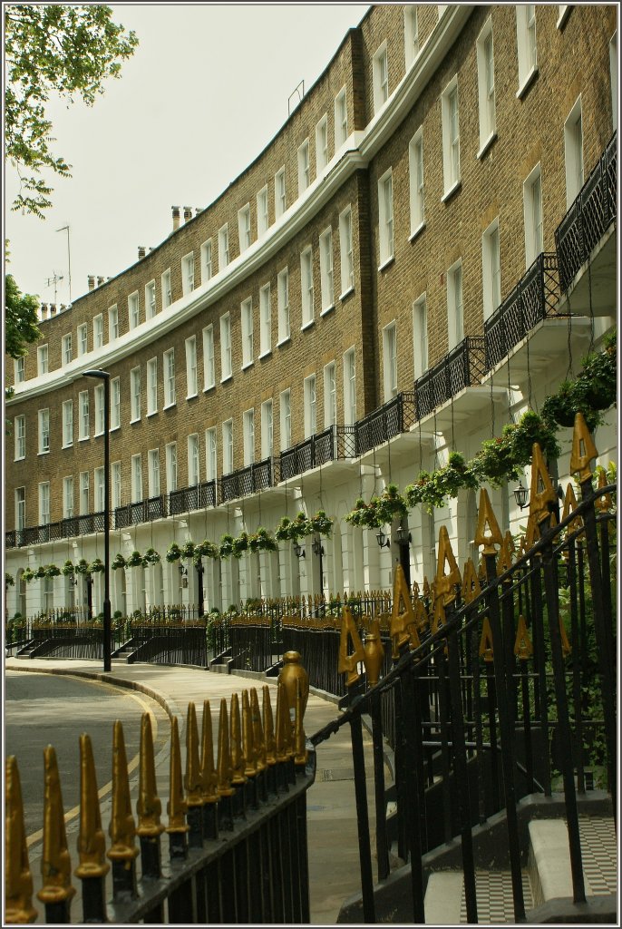Eine typische Londenerstrasse: Gardens.Früher wohnte hier der höhere Mittelstand, heute findet man eher Büros und Hotels in diesen Häusern.
(06.05.2011)