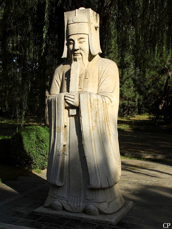 Eine Wchterstatue auf dem Weg der Seelen bei den Minggrbern. (18.9.2011)