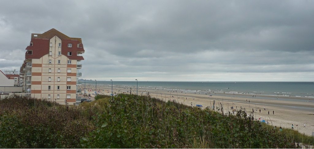 Einen Blick auf Bray-Dunes, am 21.08.2010
Ganz weit hinten kommt noch leicht die Industriestadt Dunkerque zum Vorschein.