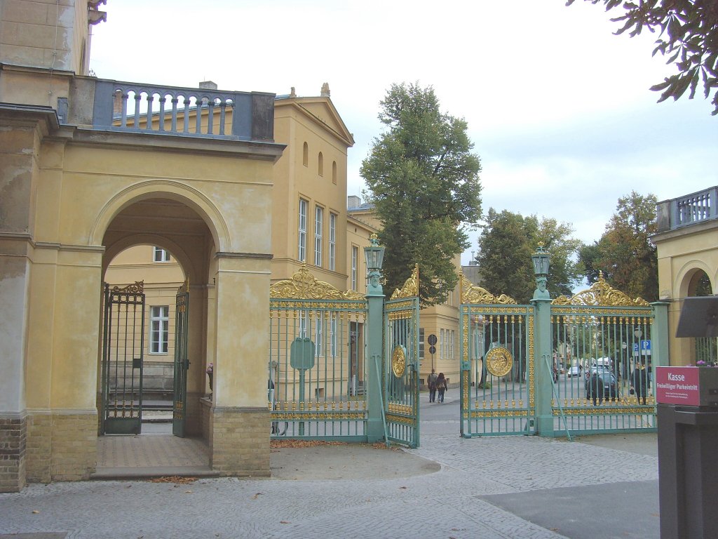 Eingang (bzw. Ausgang zum Park und zu den Schloanlagen Sanssouci, Potsdam 3.10.2009