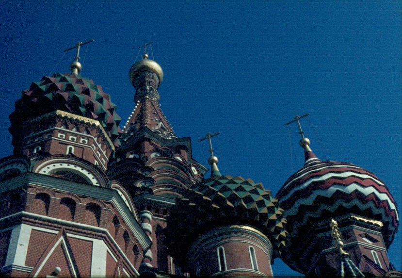 Einige der Zwiebeltrme der Basilius-Kathedrale auf dem Roten Platz in Moskau im September 1981