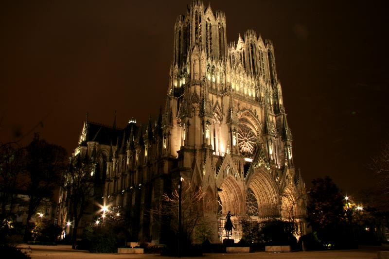 Eins der grten und bedeutensten Sakralbauten in Europa ist die Kathedrale Notre-Dame von Reims. Sie wurde 1211-1311 erbaut; 13.11.2011