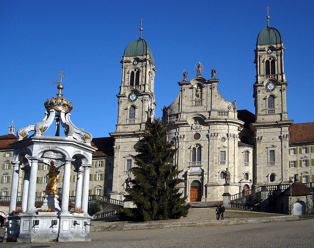 Einsiedeln, Benediktinerkloster, erbaut zwischen 1674 und 1735 nach Plnen von Caspar Moosbrugger (aussen Barock, innen Rokoko, Gnadenkapelle Renaissance). Aufnahme vom 20. Nov. 2009, 13:55