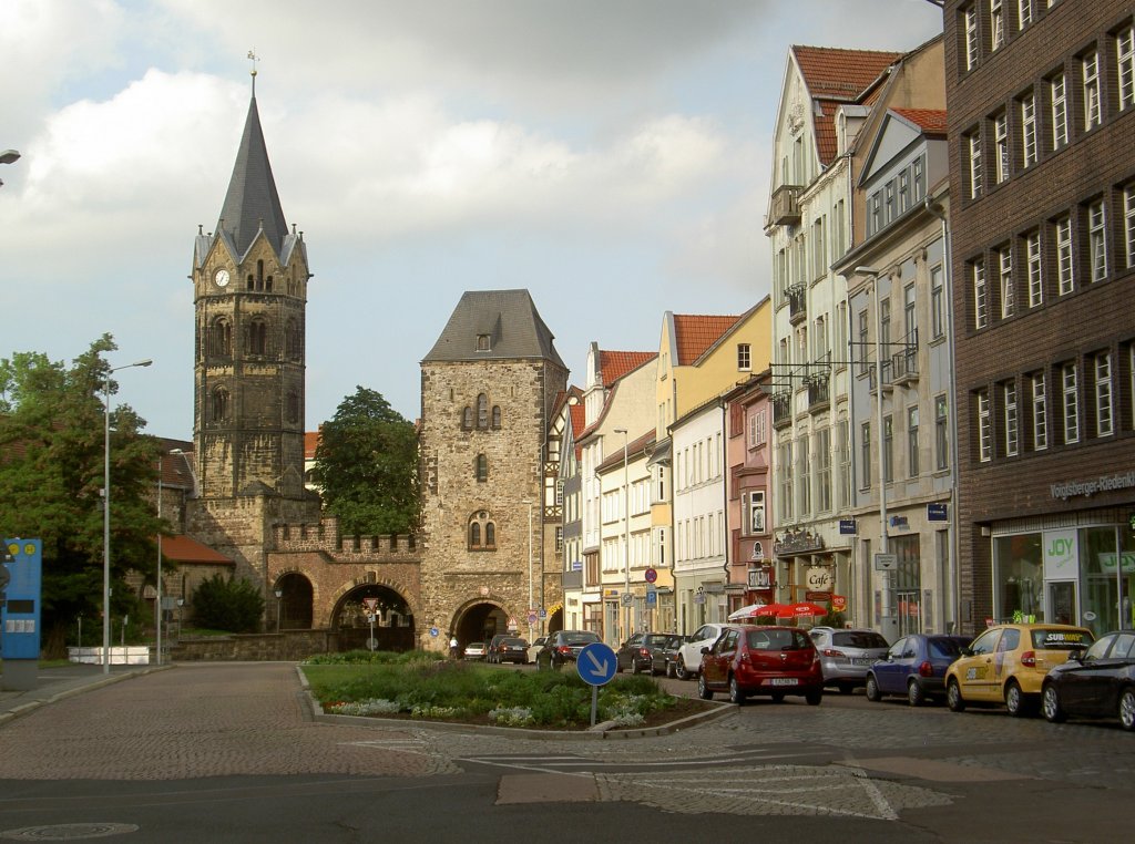 Eisenach, Karlsplatz mit St. Nikolaikirche und Nikolaitor (14.06.2012)