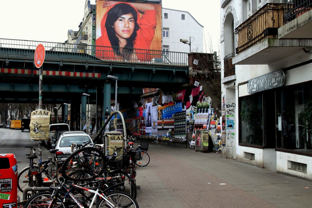 Eisenbahnbrcke am Bahnhof Sternschanze? Oder doch lieber: Fahrrder an der Schanzenstrae? Oder gar: Arabische Schnheit im Schanzenviertel? Ganz schn viel, was da am 26.03.2012 zu sehen war.