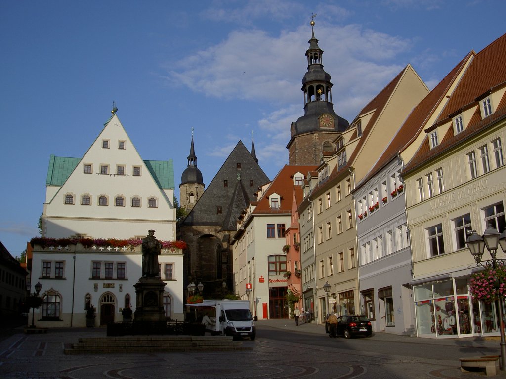 Eisleben, Marktplatz mit Rathaus und Lutherdenkmal (29.09.2012)