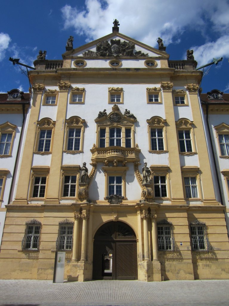Ellingen, Hauptfassade des Deutschordensschloss, erbaut von 1717 bis 1721 durch Franz Keller (16.06.2013)