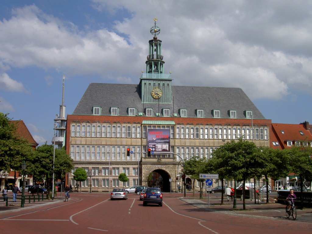 Emden, Rathaus am Delft, erbaut 1576 von L. van Steenwinkel, heute Heimat des 
Ostfriesischen Landesmuseum und des Stadtmuseum (26.05.2011)