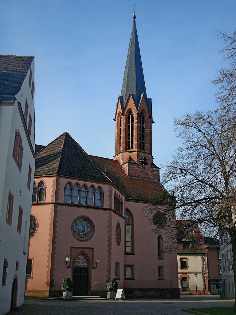 Emmendingen, die evangelische Stadtkirche im neugotischen Stil, nach Umbauten seit 1905 in der heutigen Form, April 2011 