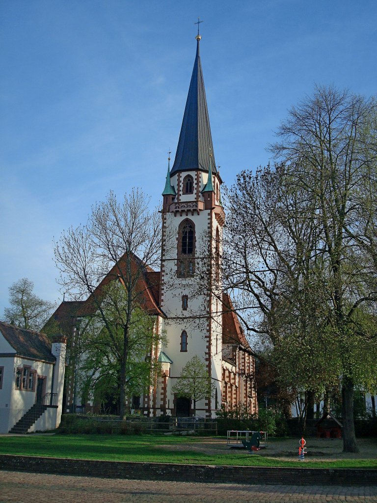 Emmendingen, die kath.Pfarrkirche St.Bonifatius im neugotischen Stil, April 2011 