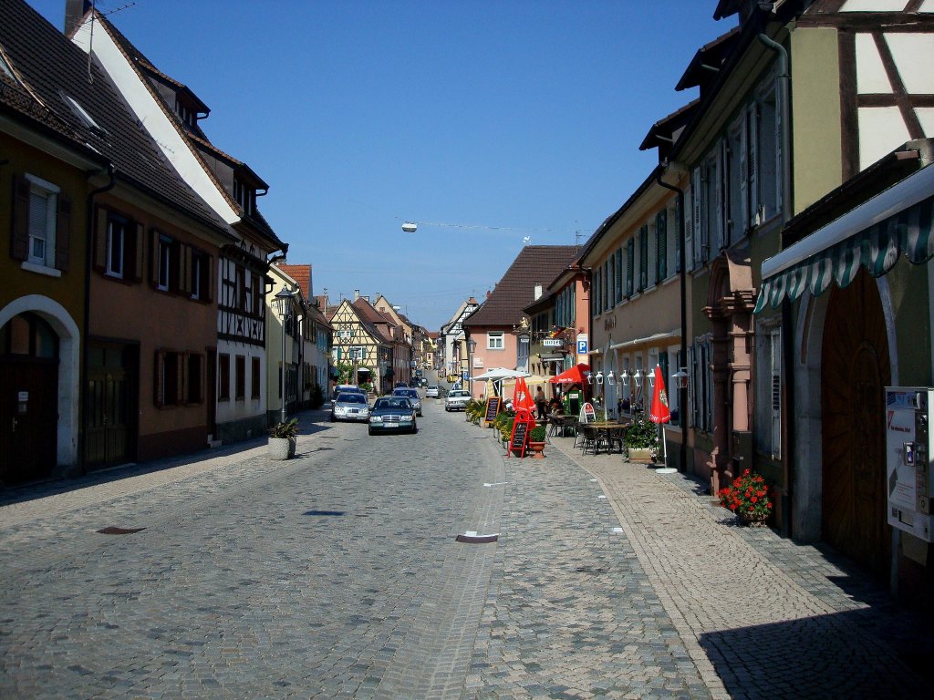 Endingen am Kaiserstuhl, die Hauptstrae nach der Sanierung und Verkehrsberuhigung, Juni 2010