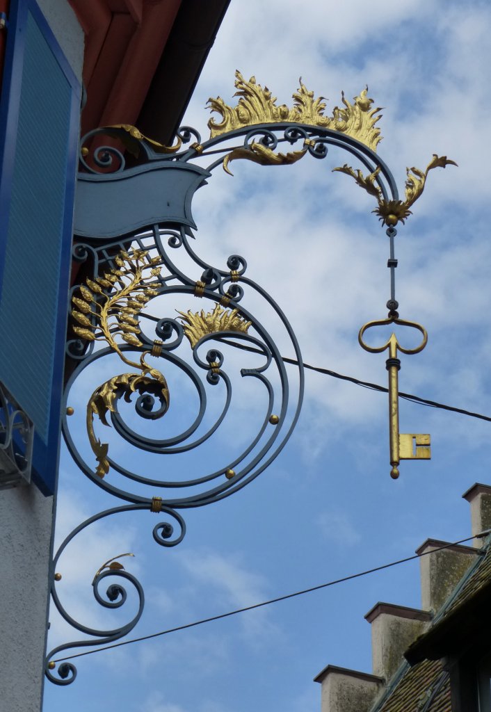 Endingen am Kaiserstuhl, Zunftschild einer ehemaligen Schlosserei, Juni 2013