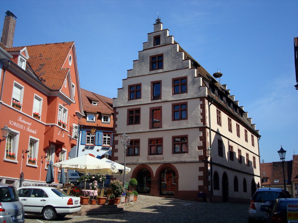 Endingen am Kaiserstuhl,
das Rathaus im sptgotischen Stil von 1617,
Juni 2010