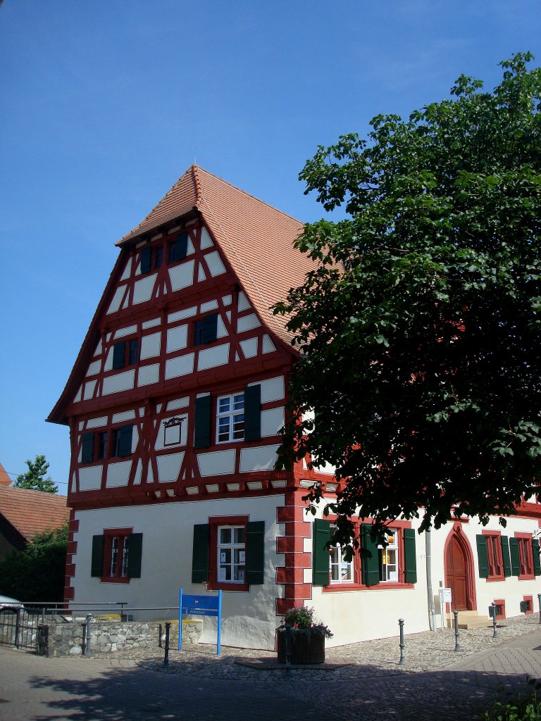 Endingen am Kaiserstuhl,
der senberger Hof, Fachwerkhaus Ende des 15.Jahrhunderts erbaut,
beherbergt heute das Vordersterreich-Museum,
Juni 2010