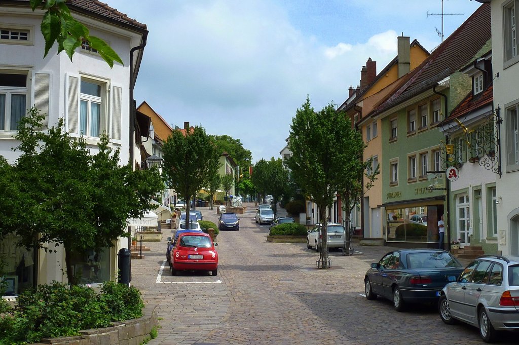 Engen, Blick in die Hauptstrae, Juli 2012