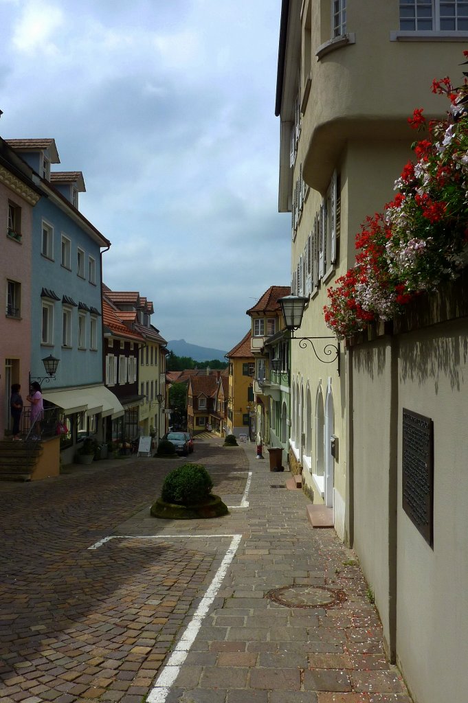 Engen, Blick vom Marktplatz in die Hauptstrae, Juli 2012