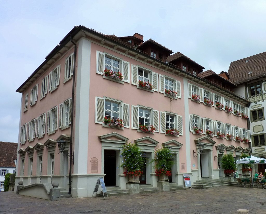 Engen, dieses Gebude am Marktplatz war von 1864-1974 das Amtsgericht, Juli 2012