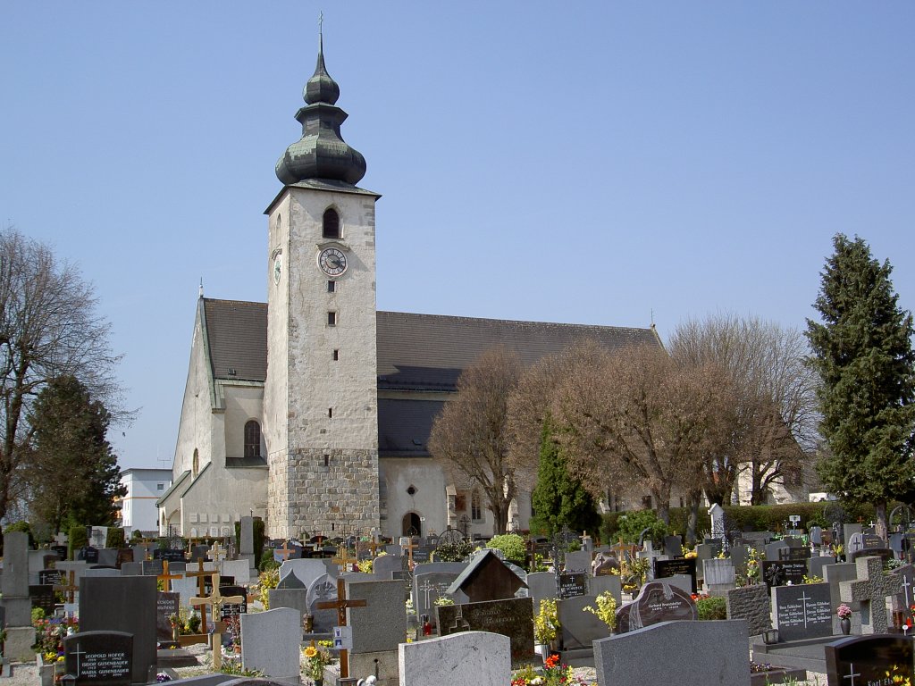 Enns, St. Laurentius Basilika, bis 1553 Stadtpfarrkirche, gotische Pfeilerbasilika mit Westturm (21.04.2013)