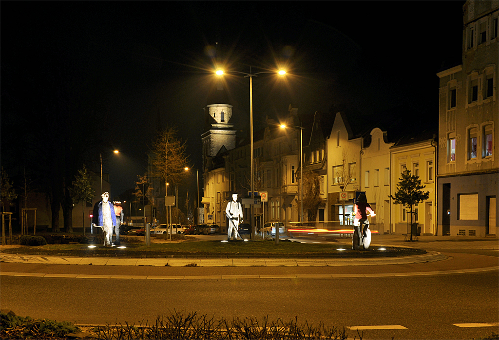 Euskirchen - Nachtaufnahme vom Kreisel beim Amtsgericht - 21.03.2013