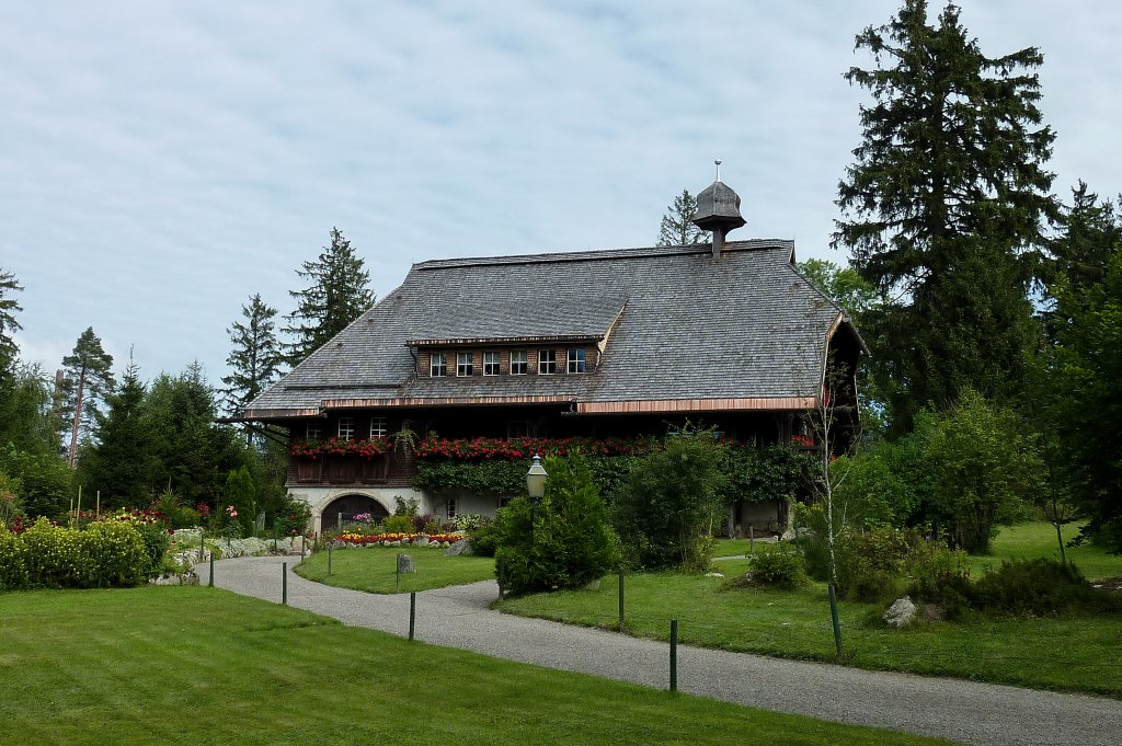 Falkenhausen, das 1912 erbaute Schwarzwaldhaus, genannt  Hsli  ist seit 1966 Museum, wurde bekannt durch die TV-Serie  Schwarzwaldklinik , Aug.2012