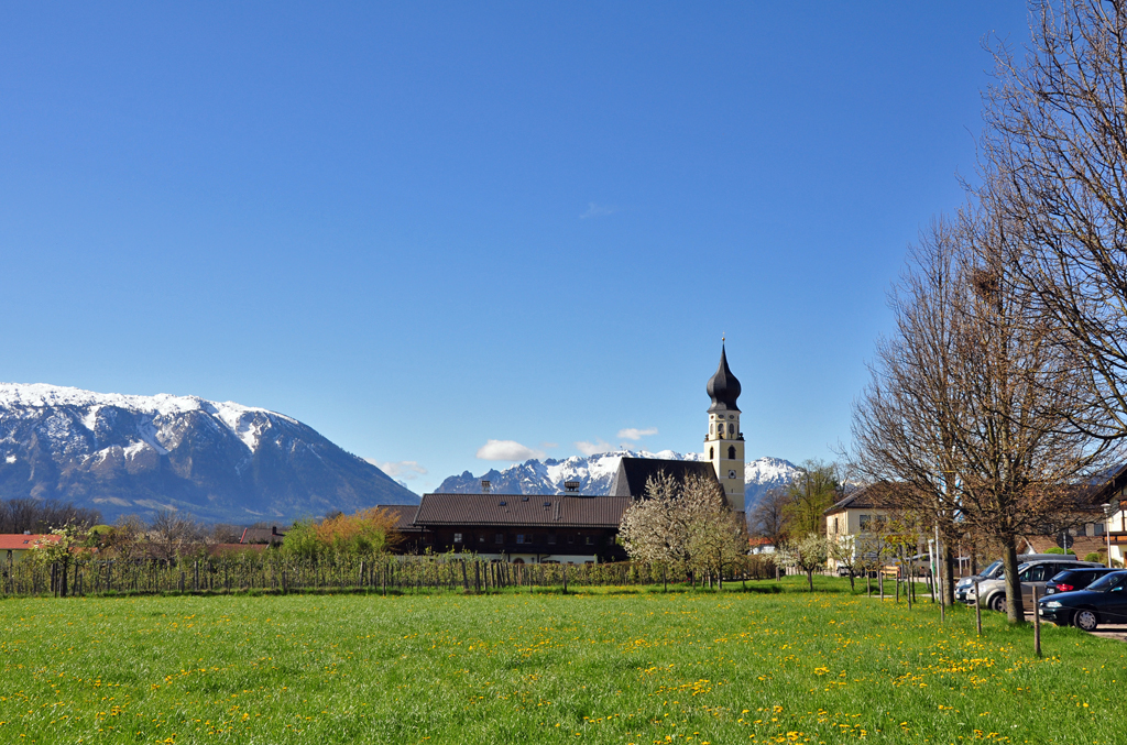 Feldkirchen in Obb. mit Blick auf den Wartberg im Salzburger Land - 25.04.2012