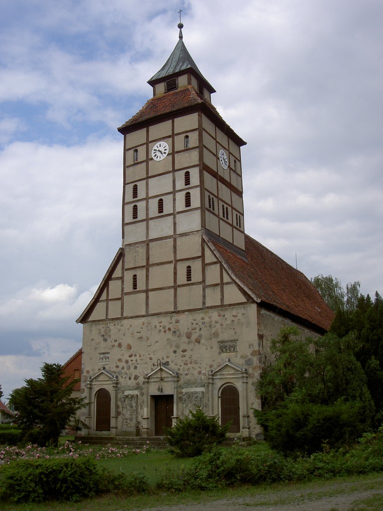 Feldsteinkirche von Kletzke, erbaut Anfang des 13. Jahrhunderts von der Familie 
von Quitzow, Kreis Prignitz (09.07.2012)