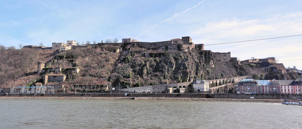 Festung Ehrenbreitstein (leichtes Panoramabild) bei Koblenz - 10.03.2010