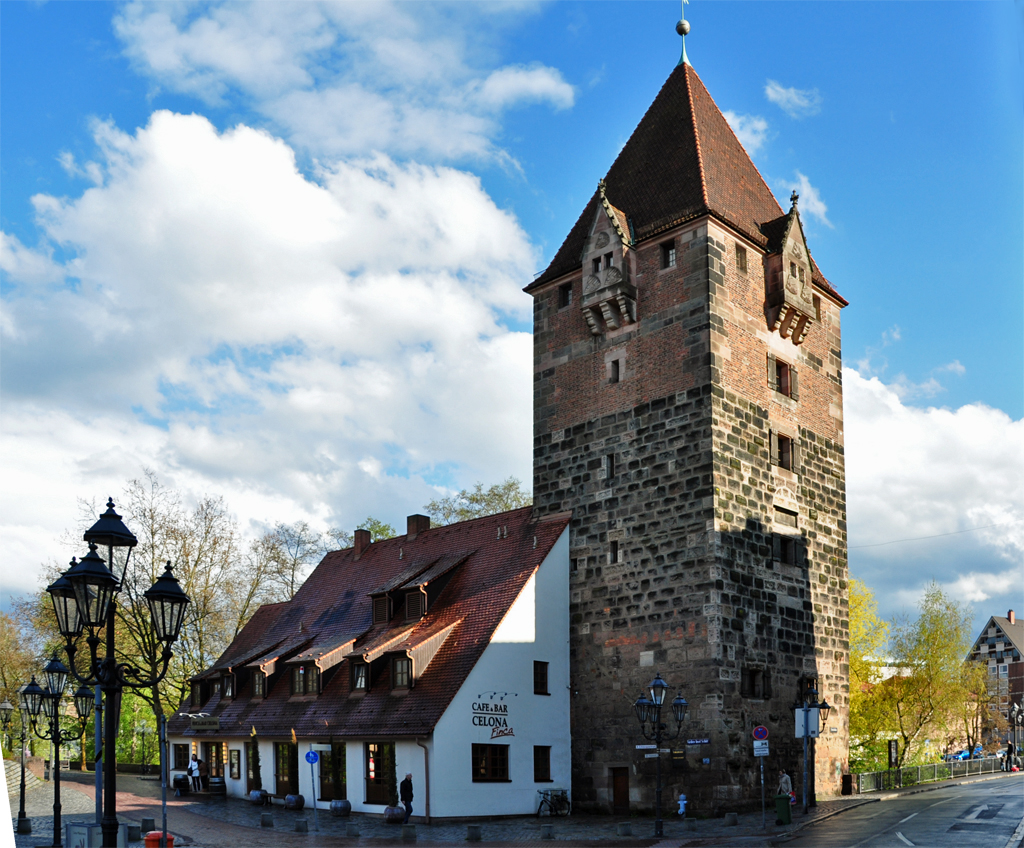  Finca Bar Cellona  mit altem Wachturm an der Heubrcke in Nrnberg - 23.04.2012