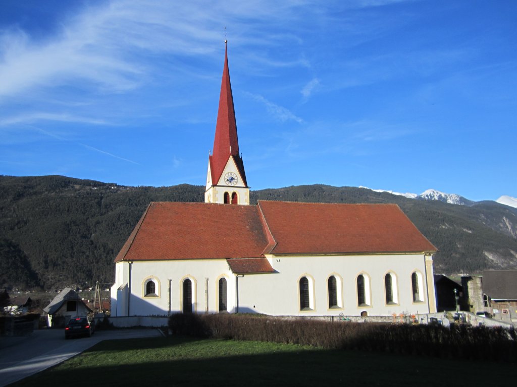 Flaurling, Pfarrkirche zur hl. Margaretha, erbaut ab 1326, teilw. Neubau 1836 (14.04.2013)