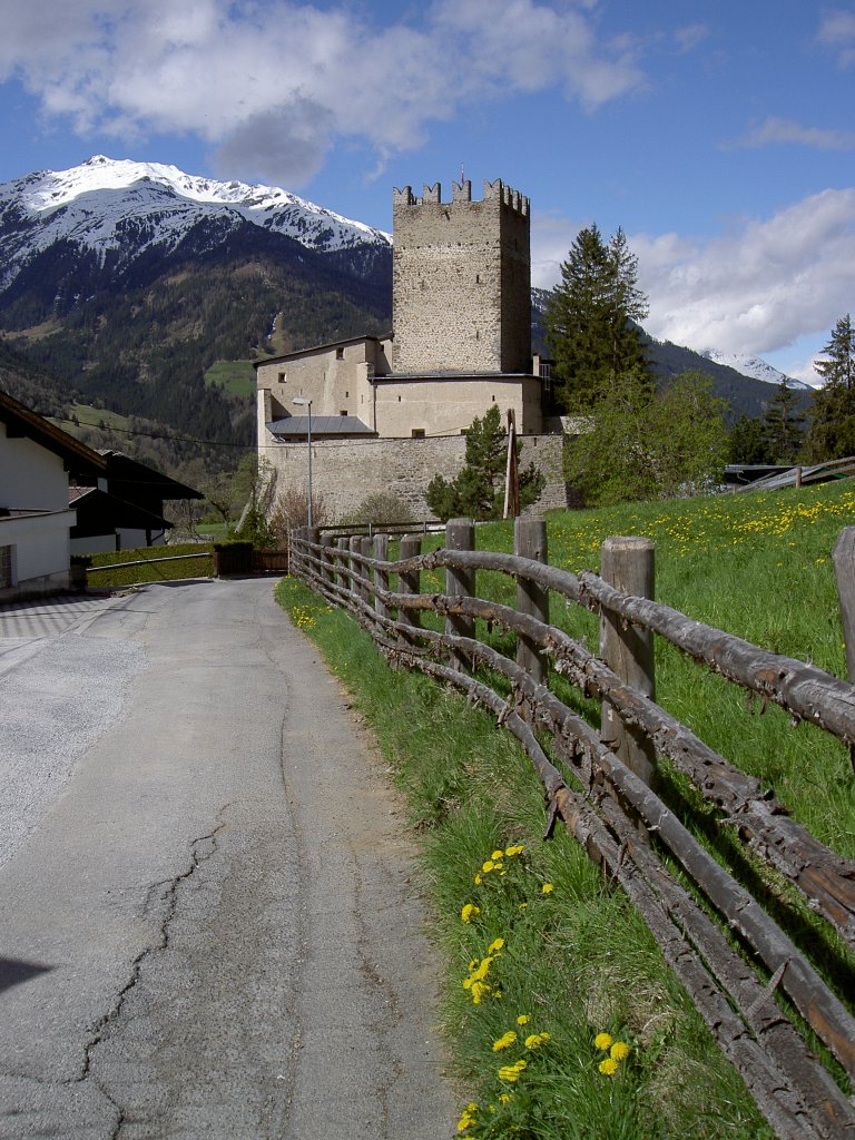 Flie, Bergfried von Burg Bideneck, erbaut im 14. Jahrhundert (28.04.2013)