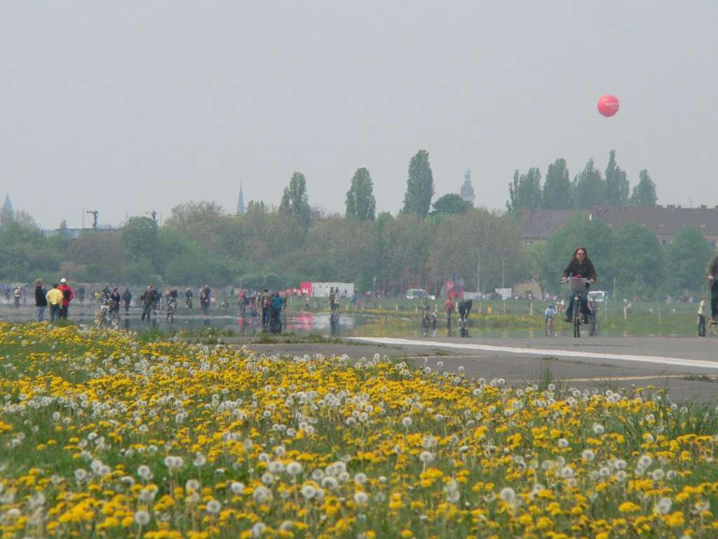 Flughafen Berlin Tempelhof - in seiner neuen Funktion als ffentlicher Park. 9.5.2010