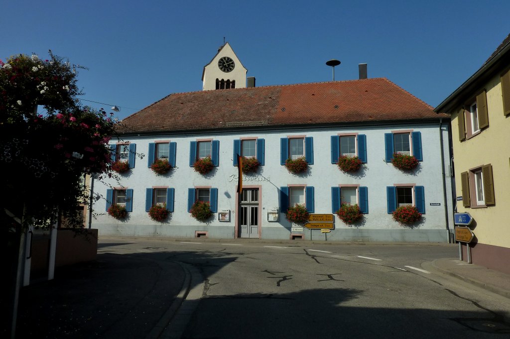 Forchheim in der Rheinebene nördlich vom Kaiserstuhl, das Rathaus, der bereits 762 urkundlich erwähnte Ort ist überregional bekannt durch den Kartoffelanbau, Okt.2011