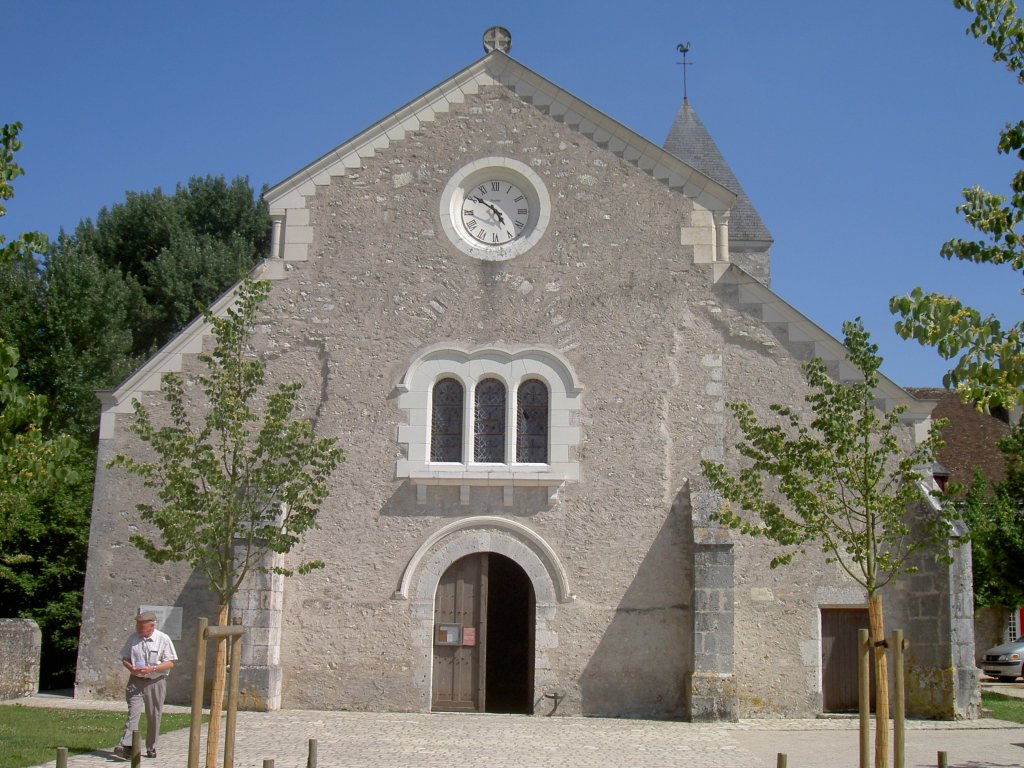 Fougres-sur-Bivre, Kirche St. Eloi, erbaut im 12. Jahrhundert 
(30.06.2008)