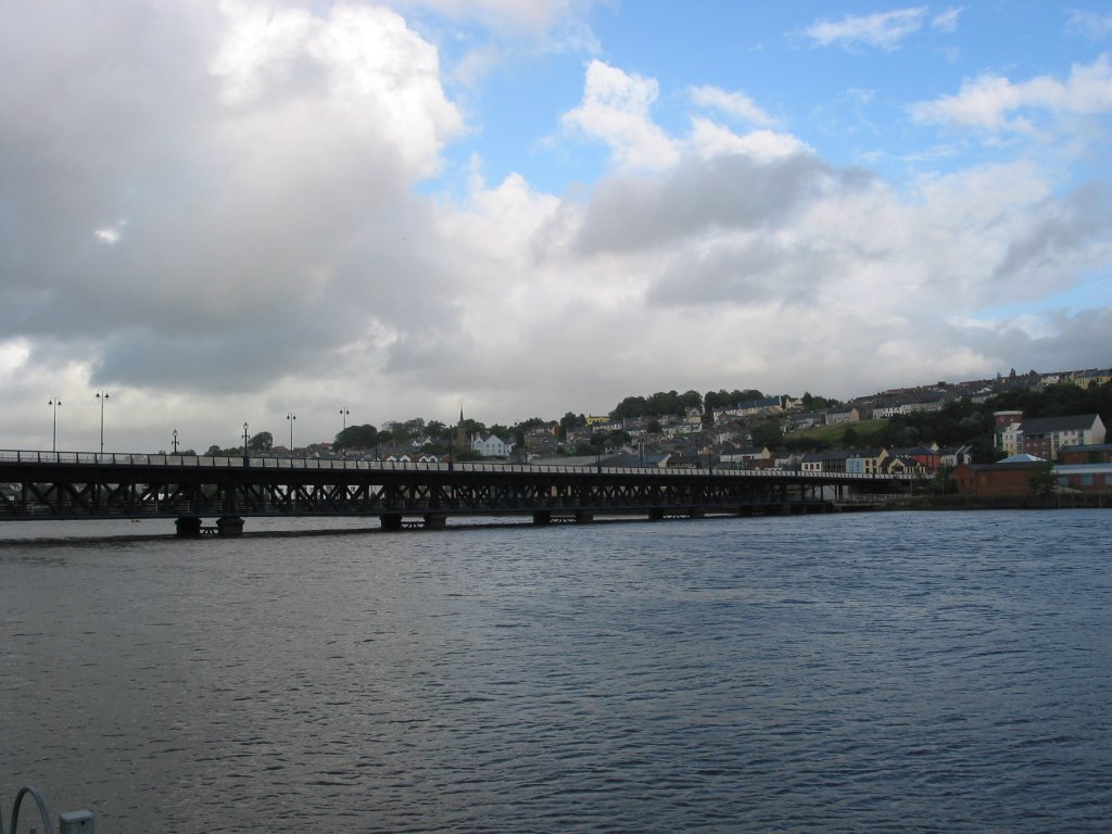 Foyle Bridge in Derry am 29. August 2004.