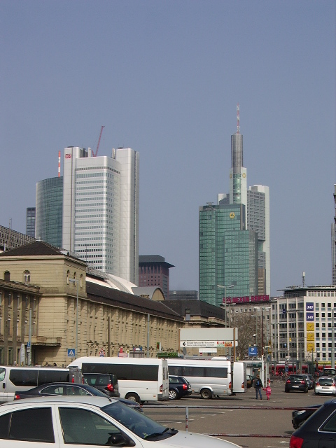 Frankfurt am Main bei Sonne am 27.03.11