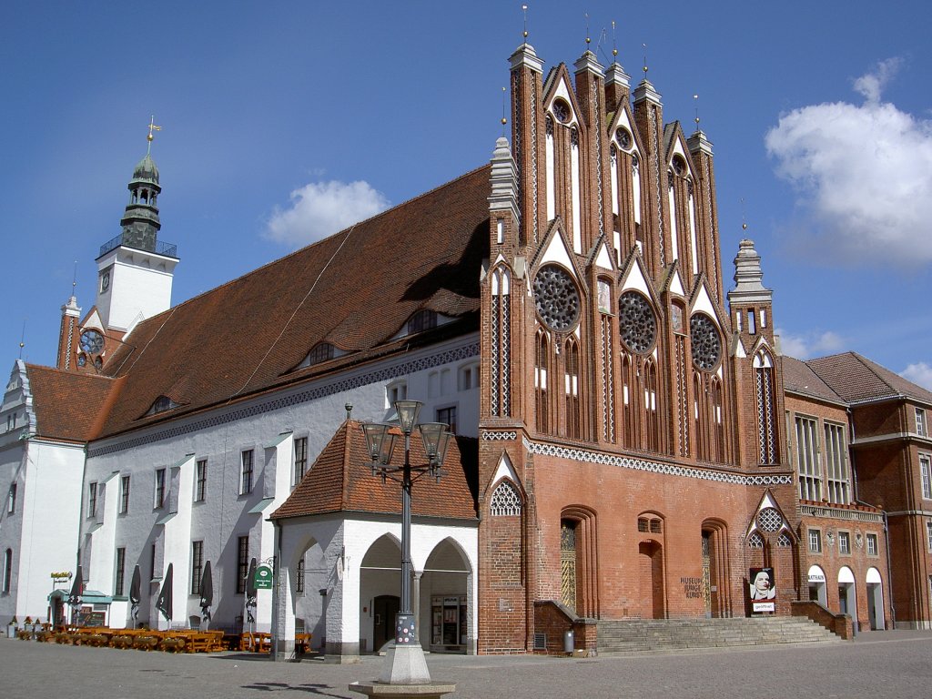 Frankfurt Oder, Altes Rathaus, erbaut von 1607 bis 1609, heute Museum Junge Kunst 
(01.04.2012)