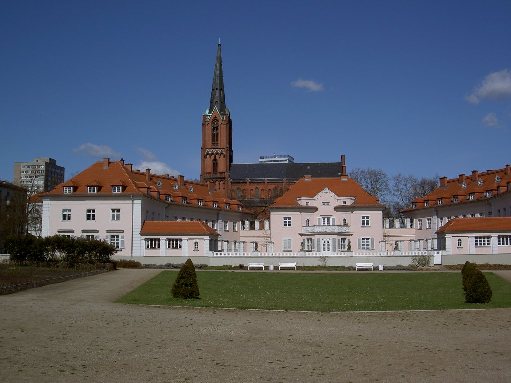 Frankfurt Oder, Park am Anger mit St. Gertraud Kirche (01.04.2012)