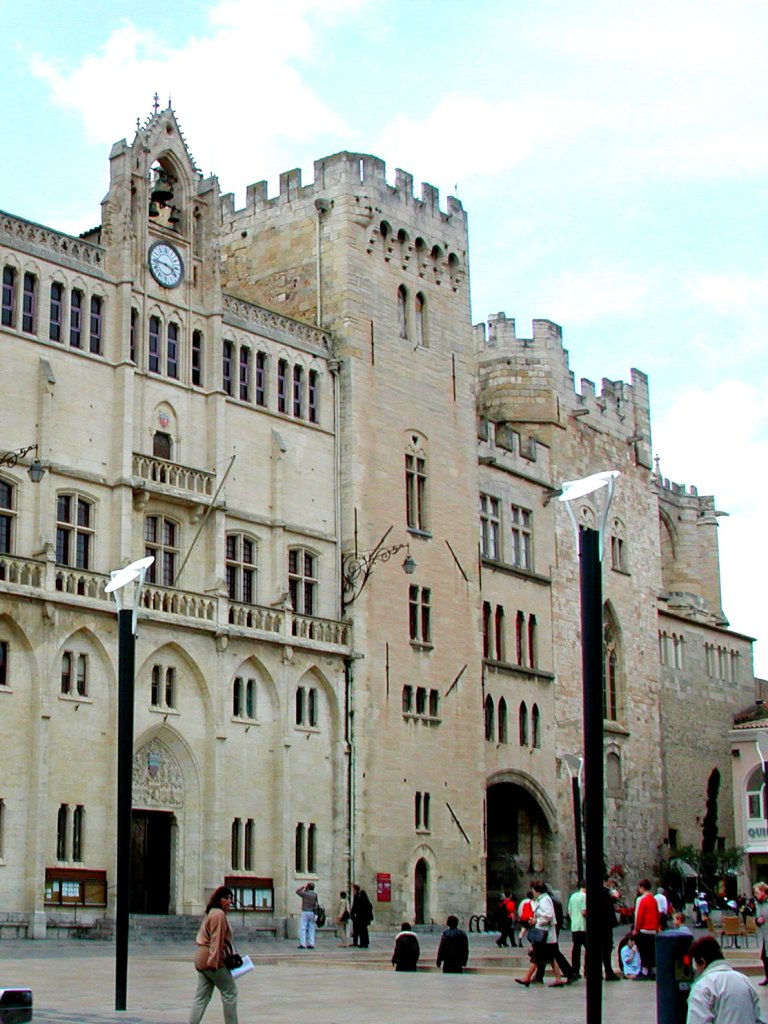 Frankreich, Languedoc-Roussillon, Aude, Narbonne, der erzbischfliche Palast auf dem Rathausplatz. 14.04.2004