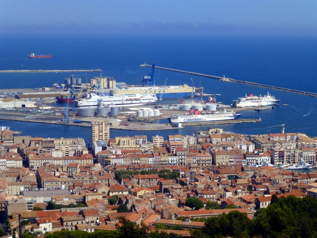 Frankreich, Languedoc-Roussillon, Hrault, Ste und der Hafen vom Mont Saint Clair (Ste) aus gesehen, 05.08.2013