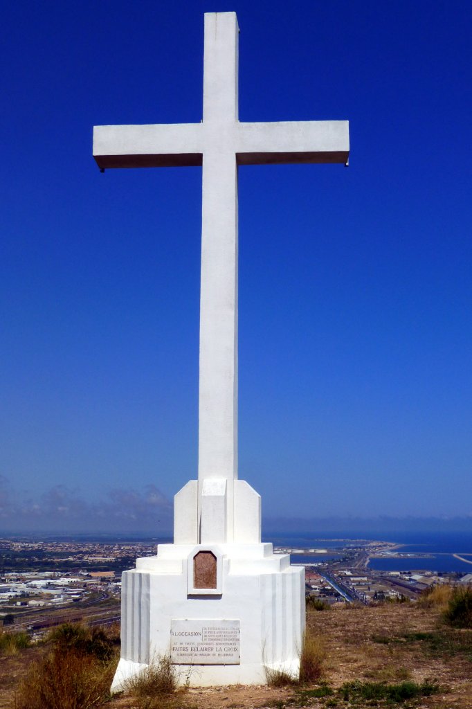 Frankreich, Languedoc-Roussillon, Hrault, Ste, das Kreuz des Saint Clair auf dem Mont Saint Clair (175 Meter ber dem Meeresspiegel). Das Kreuz wurde 1983 eingeweiht, nachdem das ursprngliche Kreuz durch ein Unwetter 1982 zerstrt worden war. Im Prinzip ist das Kreuz nachts beleuchtet,05.08.2013