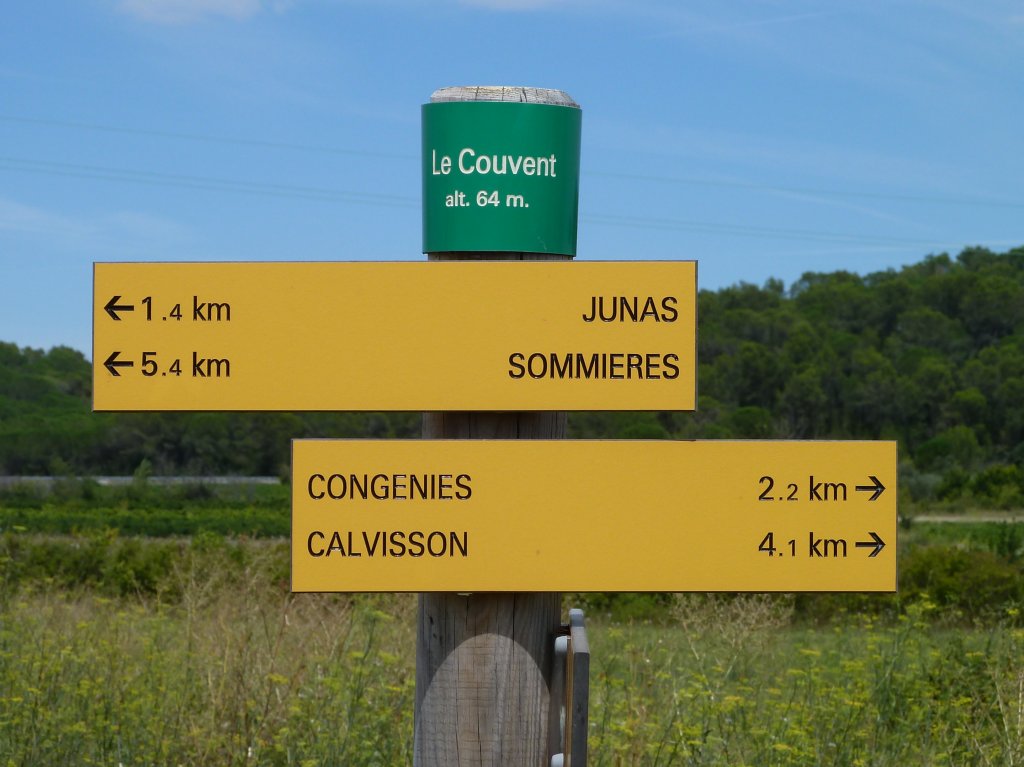 Frankreich, Languedoc-Roussillon, Voie verte de la Vaunage, auch Voie Verte von Caveirac (bei Nmes) nach Sommires genannt auf der ehemaligen Bahntrasse von Nmes nach Sommires. stlich von Junas in Richtung Caveirac. 09.08.2011