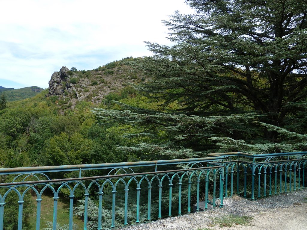 Frankreich, Languedoc-Roussillon, Voie verte du Haut-Languedoc (Passa Pas) von Mons-la-Trivalle (Dpartement de l'Hrault) bis Mazamet (Dpartement du Tarn), 60 km, durch den Regionalpark des Haut-Languedoc, auf der ehemaligen Bahntrasse Bdarieux-Mazamet, westlich von Courniou. 28.08.2011