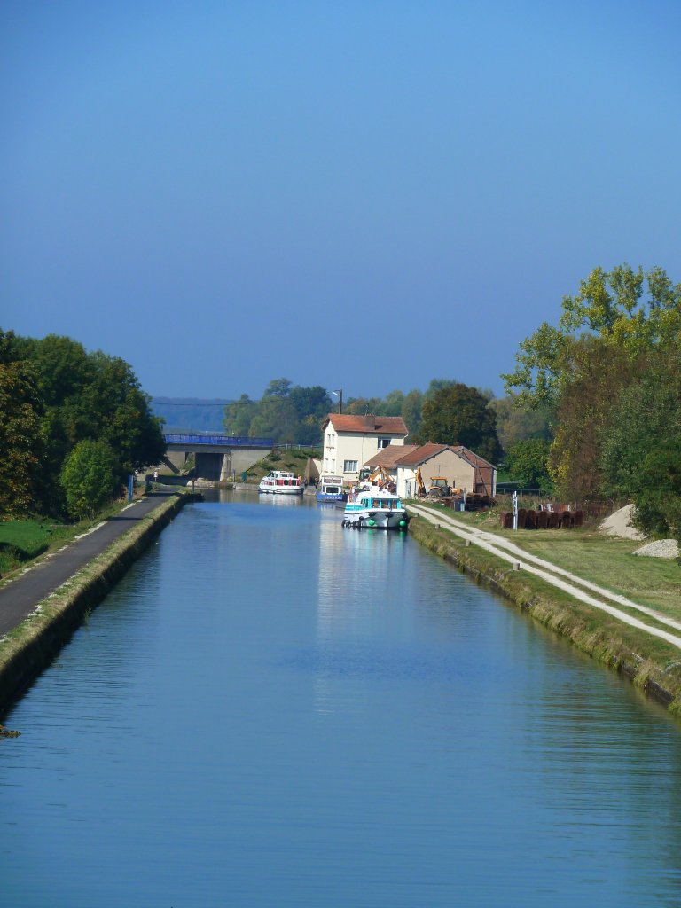 Frankreich, Lothringen, Radweg am Canal de la Marne au Rhin entlang, hier bei Gondrexange. 01.10.2011