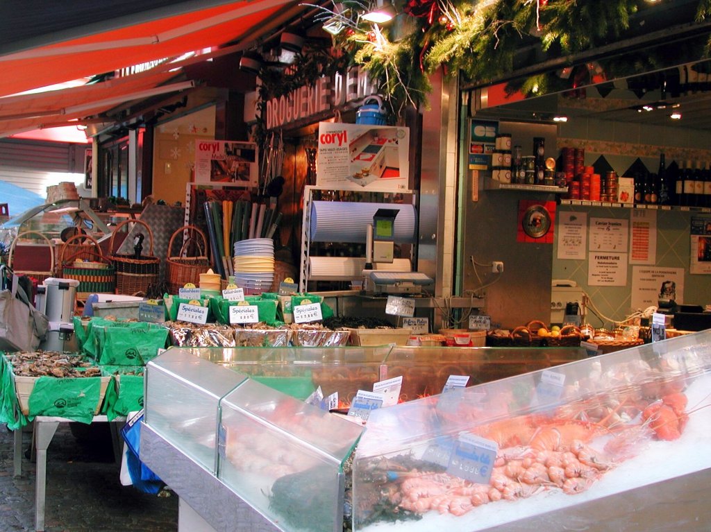 Frankreich, Paris 5e, rue Mouffetard, mit seinen Restaurants, seinen kleinen Geschften, Metzgereien, Bckereien, Obst- und Gemsestnden, 01.01.2004