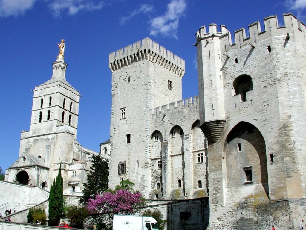 Frankreich, Provence-Alpes-Cte d'Azur, Vaucluse, Avignon, Place du Palais, Notre Dame des Doms (links im Bild), Palais des Papes (rechts im Bild), 08.08.2001