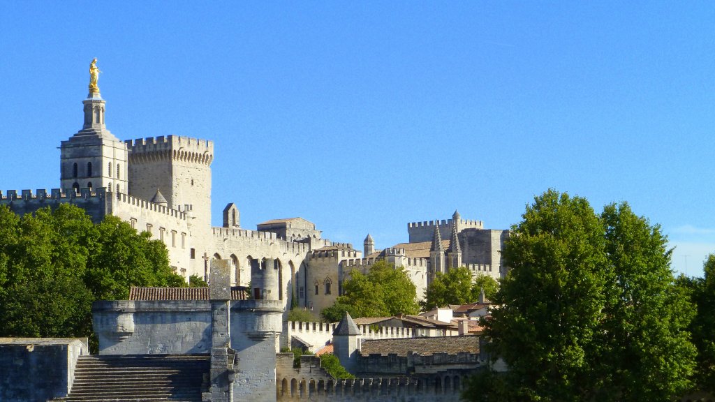 Frankreich, Provence-Alpes-Côte d'Azur, Vaucluse, Avignon, das linke Rhône Ufer von Avignon und der Papst Platz vom Pont Saint-Bénézet (Pont d'Avignon) aus gesehen, 06.09.2011